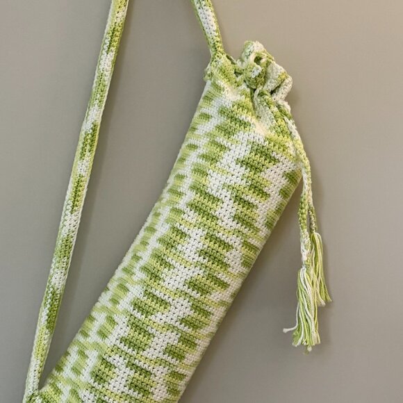 Crocheted Green Yoga Mat Bag Includes Gaiam Purple Printed Feather Mat - Picture 3 of 7